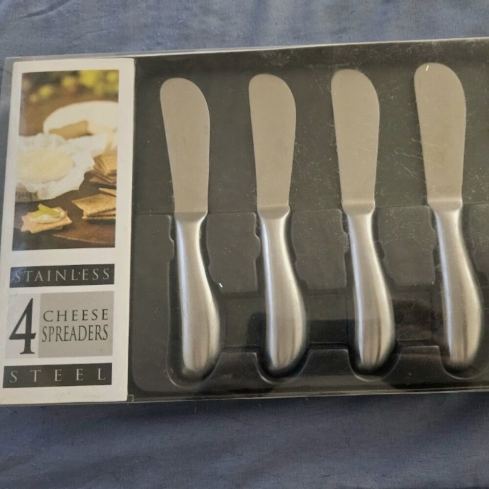 STAINLESS STEEL BRUSHED FINISH BED BATH & BEYOND CHEESE SPREADERS KNIVES SET OF4